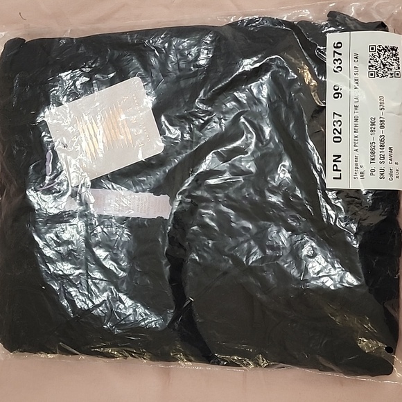 Black Peekaboo Behind The Lace Maxi Slip - Picture 4 of 5